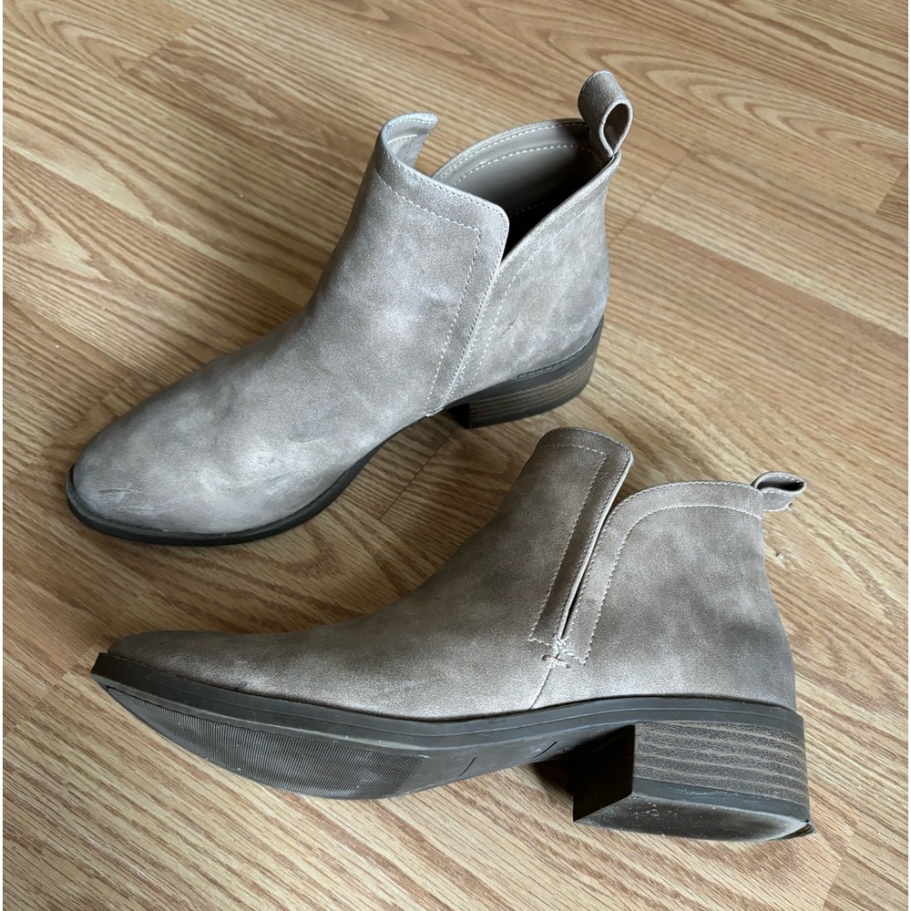 Trendy Faux Leather Ankle Boots in Beige | K&M - Picture 2 of 7